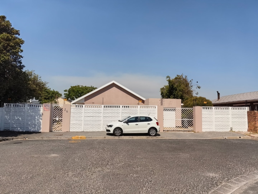 3 Bedroom Property for Sale in Belgravia Western Cape